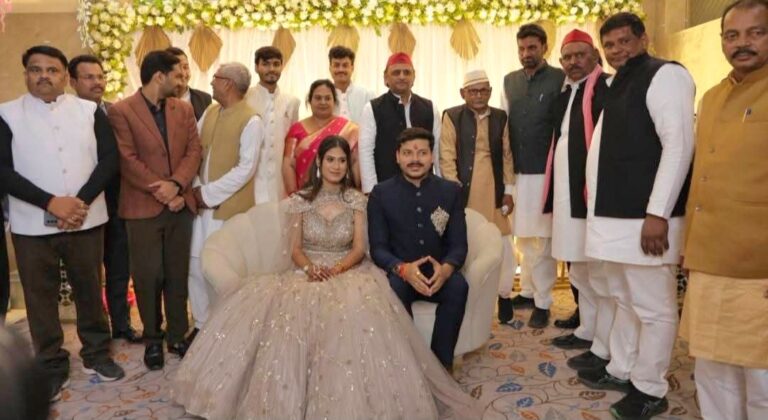 रिंग सेरेमनी में पहुंचे अखिलेश यादव, प्रो. वीरेन्द्र सिंह चौहान परिवार ने जताया आभार