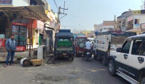 अवैध टेम्पू स्टैंड और वसूली से रोजाना लग रहा जाम, प्रशासन बना मूकदर्शक