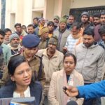 Bihar News | बेतिया / पश्चिमी चंपारण बगहा से इस वक्त की बड़ी खबर सामने आ रही है, जहां बंध्याकरण ऑपरेशन के दौरान एक महिला की मौत के बाद इलाके में जबरदस्त बवाल मच गया। मामला सेमरा रेफरल अस्पताल से जुड़ा है, जहां स्वास्थ्य व्यवस्था और चिकित्सकीय लापरवाही पर गंभीर सवाल खड़े हो गए हैं। प्राप्त जानकारी के अनुसार, सेमरा थाना क्षेत्र के डढ़ीया गांव निवासी रामजी उरांव की पत्नी केवन्ति देवी का बंध्याकरण ऑपरेशन किया गया था। परिजनों का आरोप है कि ऑपरेशन से पहले आवश्यक जांच रिपोर्ट देखे बिना ही प्रक्रिया शुरू कर दी गई। महिला के शरीर में खून की कमी थी, इसके बावजूद ऑपरेशन किया गया, जिससे ऑपरेशन के दौरान ही उसकी हालत गंभीर हो गई। परिजनों एवं ग्रामीणों का कहना है कि समय पर न तो बेहतर इलाज मिला और न ही एम्बुलेंस की व्यवस्था हो सकी। यदि समय रहते उचित चिकित्सा सुविधा और चिकित्सकों की सतर्कता होती, तो महिला की जान बचाई जा सकती थी। महिला की मौत की खबर फैलते ही आक्रोशित ग्रामीणों ने बगहा–सेमरा मुख्य सड़क को घंटों जाम कर प्रदर्शन शुरू कर दिया। सड़क जाम की सूचना मिलते ही मौके पर बगहा-2 सीएचसी प्रभारी चिकित्सा पदाधिकारी राजेश सिंह नीरज, रामनगर एसडीपीओ रागिनी कुमारी एवं एसडीएम चांदनी कुमारी पहुंचीं। प्रशासनिक टीम ग्रामीणों को समझाने-बुझाने में जुटी रही। प्रदर्शनकारियों की मुख्य मांग है कि घटना के लिए जिम्मेदार चिकित्सकों एवं कर्मियों पर सख्त कार्रवाई हो तथा मृतका के परिजनों को उचित मुआवजा दिया जाए। स्थानीय लोगों ने आरोप लगाया कि सेमरा रेफरल अस्पताल में अब तक नियमित डॉक्टरों एवं स्टाफ की तैनाती नहीं की गई है। अस्पताल में संसाधनों की भारी कमी है, जो आए दिन मरीजों की जान पर भारी पड़ रही है। पूरे मामले की पुष्टि बगहा अनुमंडल अस्पताल के चिकित्सा पदाधिकारी विनय कुमार ने की है। उन्होंने बताया कि मामले की जांच की जा रही है। हालांकि उन्होंने यह भी कहा कि बंध्याकरण जैसा माइनर ऑपरेशन आमतौर पर मौत का कारण नहीं बनता, लेकिन महिला को अनुमंडल अस्पताल मृत अवस्था में लाया गया था। घटना के बाद क्षेत्र में तनाव का माहौल बना हुआ है। वहीं प्रभारी चिकित्सा पदाधिकारी राजेश सिंह नीरज ने जांच कर दोषियों पर कार्रवाई का भरोसा दिलाया है। इधर, वाल्मीकिनगर विधायक सुरेंद्र कुशवाहा ने प्रभारी चिकित्सक को हटाने की मांग करते हुए सिविल सर्जन से हस्तक्षेप की मांग की है। उन्होंने कहा कि आदिवासी बहुल पिछड़े इलाके में करोड़ों की लागत से बना सेमरा रेफरल अस्पताल आज भी नियमित स्टाफ और संसाधनों के अभाव में जूझ रहा है, जिसकी कीमत आम लोगों को अपनी जान देकर चुकानी पड़ रही है।