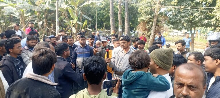 सीटेट परीक्षा में प्रश्नपत्र देर से पहुंचा, राजापाकर केंद्र पर हंगामा; पुलिस पहुंची, 11:30 बजे से हुई परीक्षा