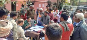 अंचलाधिकारी और बीडीओ ने सुनी समस्याएं, कई मामलों में मौके पर निपटारा, कुछ विभागों के अधिकारी रहे अनुपस्थित