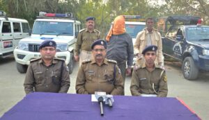 बेतिया में 54.290 किलो गांजा के साथ तस्कर गिरफ्तार, भारत-नेपाल सीमा से हो रही थी तस्करी