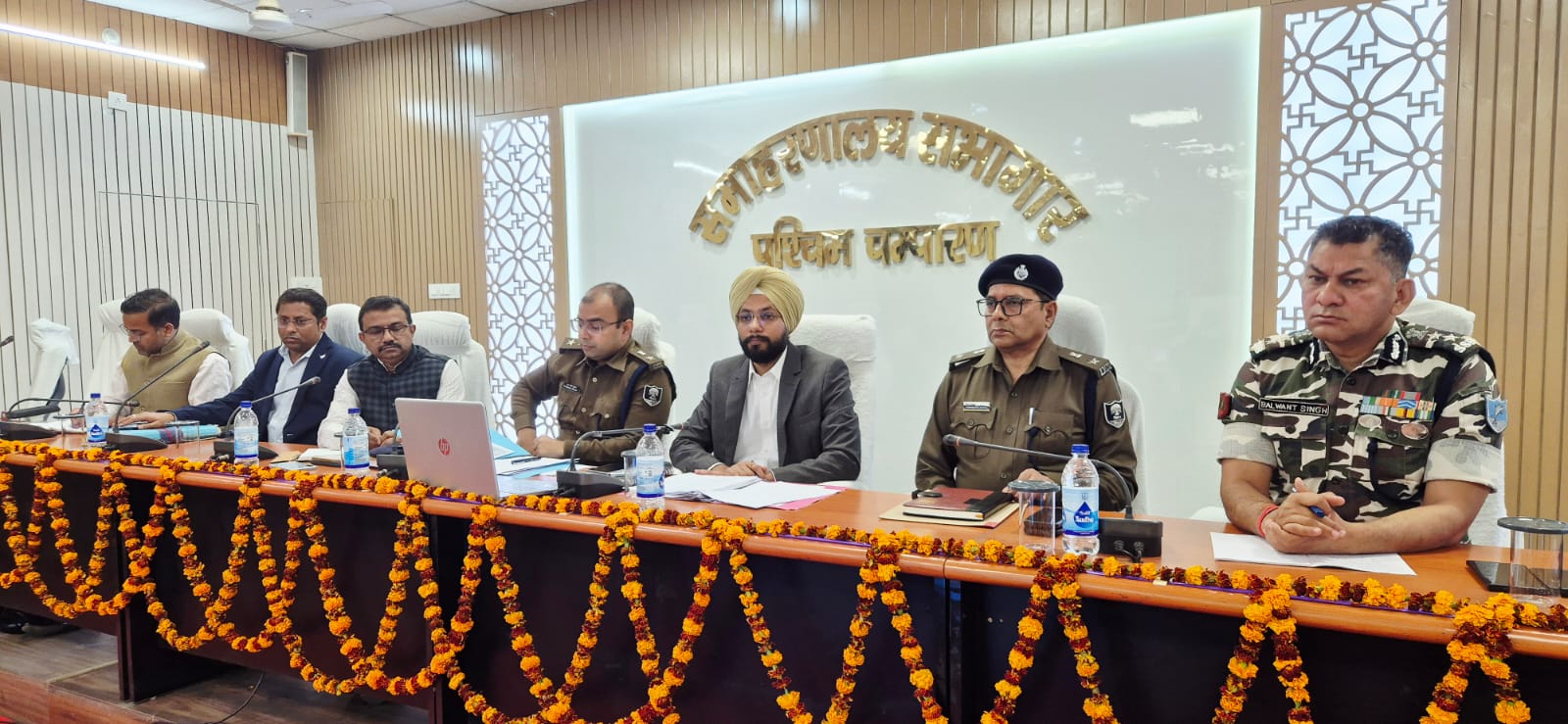 मैनाटांड़ में कौओं की मौत पर प्रशासन अलर्ट, संयुक्त टीम कर रही लगातार निरीक्षण