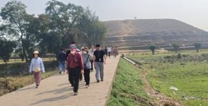 नंदनगढ़ स्तूप और अशोक स्तंभ पर जापानी बौद्ध भिक्षुओं ने दी श्रद्धांजलि, किया ध्यान और मंत्रोच्चार