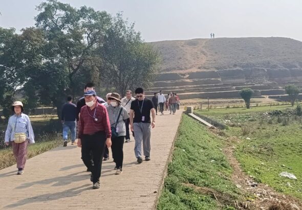 नंदनगढ़ स्तूप और अशोक स्तंभ पर जापानी बौद्ध भिक्षुओं ने दी श्रद्धांजलि, किया ध्यान और मंत्रोच्चार