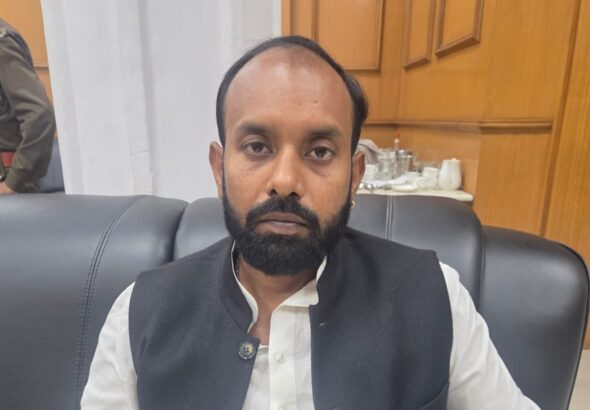 चनपटिया के उत्क्रमित उच्चतर माध्यमिक विद्यालय की जर्जर व्यवस्था पर विधायक ने विधानसभा में उठाए सवाल