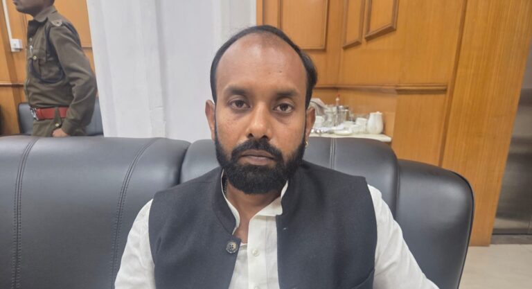 चनपटिया के उत्क्रमित उच्चतर माध्यमिक विद्यालय की जर्जर व्यवस्था पर विधायक ने विधानसभा में उठाए सवाल