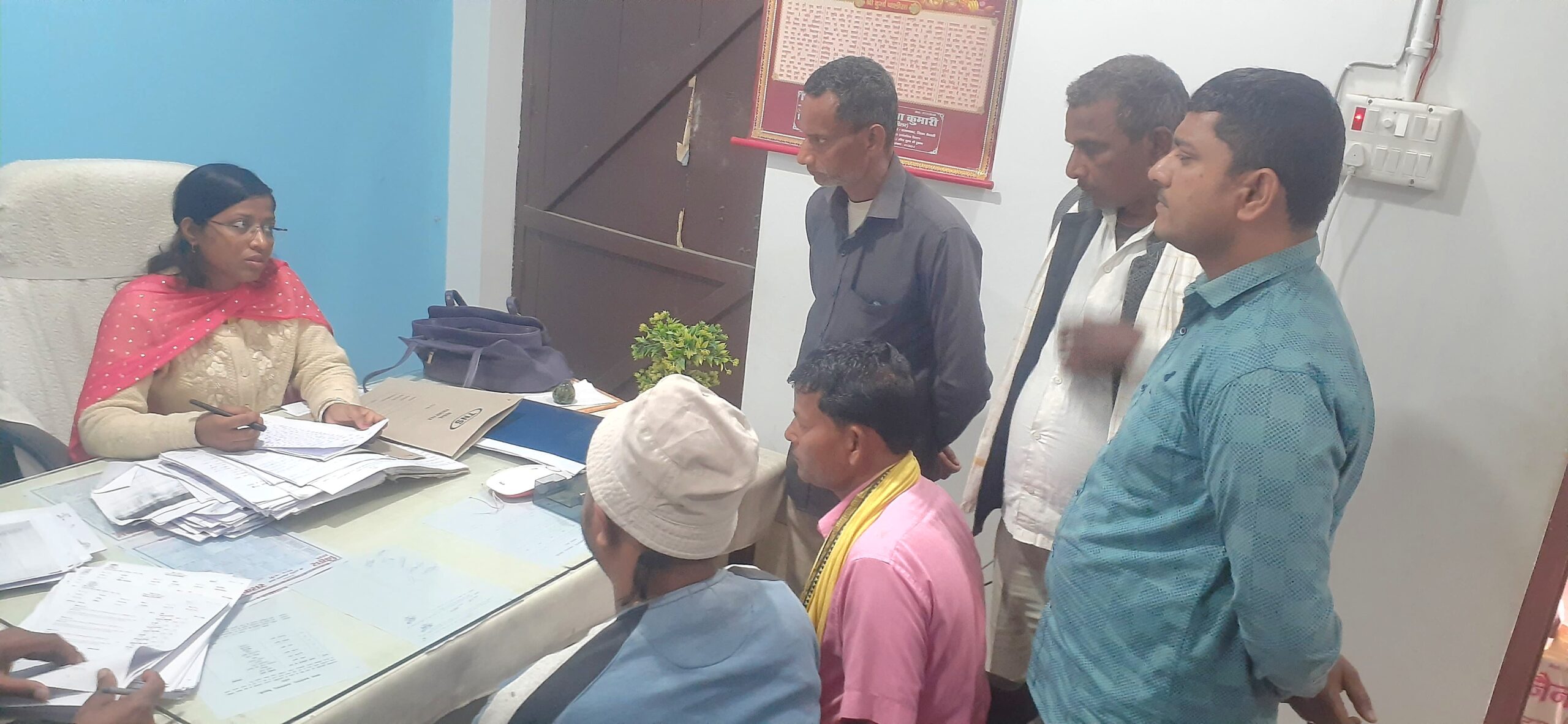 राजापाकर अंचल कार्यालय में भूमि विवाद निवारण शिविर आयोजित, कई मामलों की हुई सुनवाई