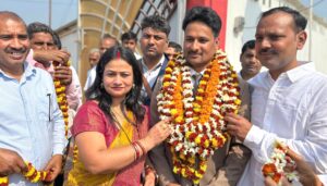 रूस से MBBS कर लौटे डॉ. संतोष दुर्गा प्रसाद तिवारी, गांव पहुंचने पर हुआ भव्य स्वागत