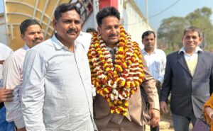 रूस से MBBS कर लौटे डॉ. संतोष दुर्गा प्रसाद तिवारी, गांव पहुंचने पर हुआ भव्य स्वागत