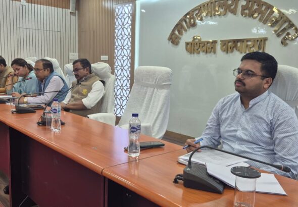 पश्चिम चंपारण में विभिन्न विभागों के कार्यों की समीक्षा, उप विकास आयुक्त ने दिए सख्त निर्देश