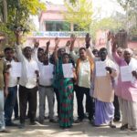 मानदेय भुगतान की मांग को लेकर राजापाकर में वार्ड अनुरक्षकों का धरना, नल-जल सेवा ठप