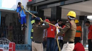 पश्चिम चम्पारण में भूकम्प आपदा को लेकर ऐतिहासिक फुल-स्केल मॉक ड्रिल, प्रशासन की तैयारियों का हुआ जमीनी परीक्षण