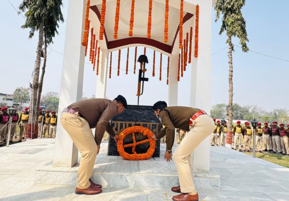 बिहार पुलिस सप्ताह 2026: बेतिया पुलिस ने शहीद पुलिसकर्मियों को दी श्रद्धांजलि, परिजनों से किया संवाद