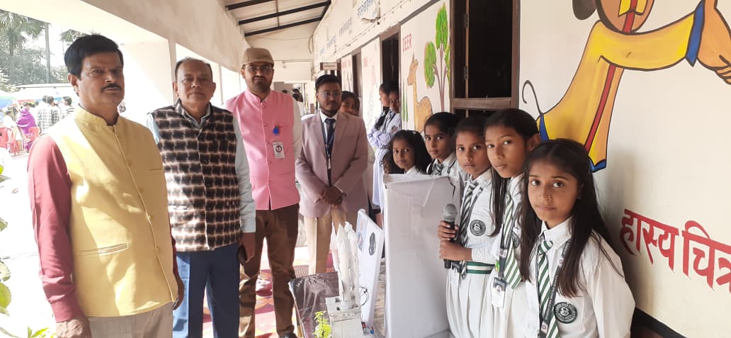 राजापाकर के शारदा ज्ञान निकेतन में विज्ञान प्रदर्शनी सह बाल मेला आयोजित