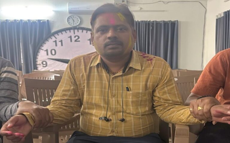 बेतिया शिक्षा विभाग में निगरानी का बड़ा एक्शन, 5 लाख रिश्वत लेते सहायक अभियंता रौशन कुमार गिरफ्तार