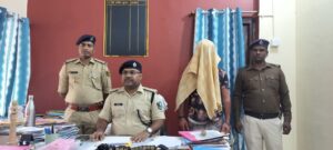 महुआ में युवक की गिरफ्तारी