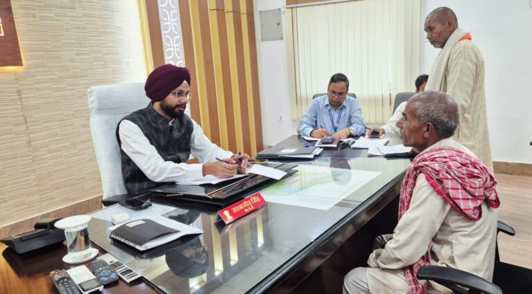 BiharNews जनसुनवाई में जिलाधिकारी तरनजोत सिंह