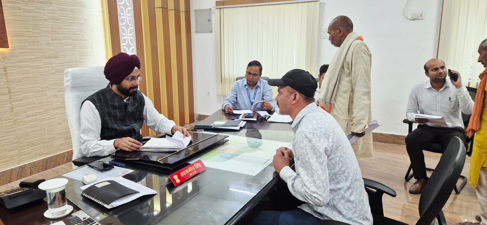 जनसुनवाई में जिलाधिकारी तरनजोत सिंह