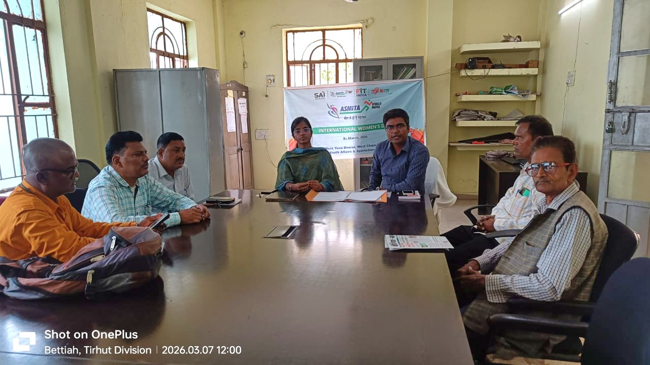 ASMITA खेल महोत्सव मझौलिया में बेटियों की दौड़ प्रतियोगिता