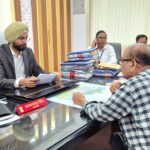 बेतिया में जिलाधिकारी की जनसुनवाई बैठक