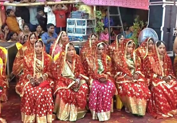 बेतिया मां काली धाम मंदिर में 12 गरीब कन्याओं का सामूहिक विवाह