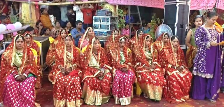 बेतिया मां काली धाम मंदिर में 12 गरीब कन्याओं का सामूहिक विवाह