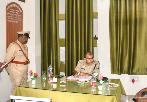 थाना निरीक्षण बेतिया एसपी