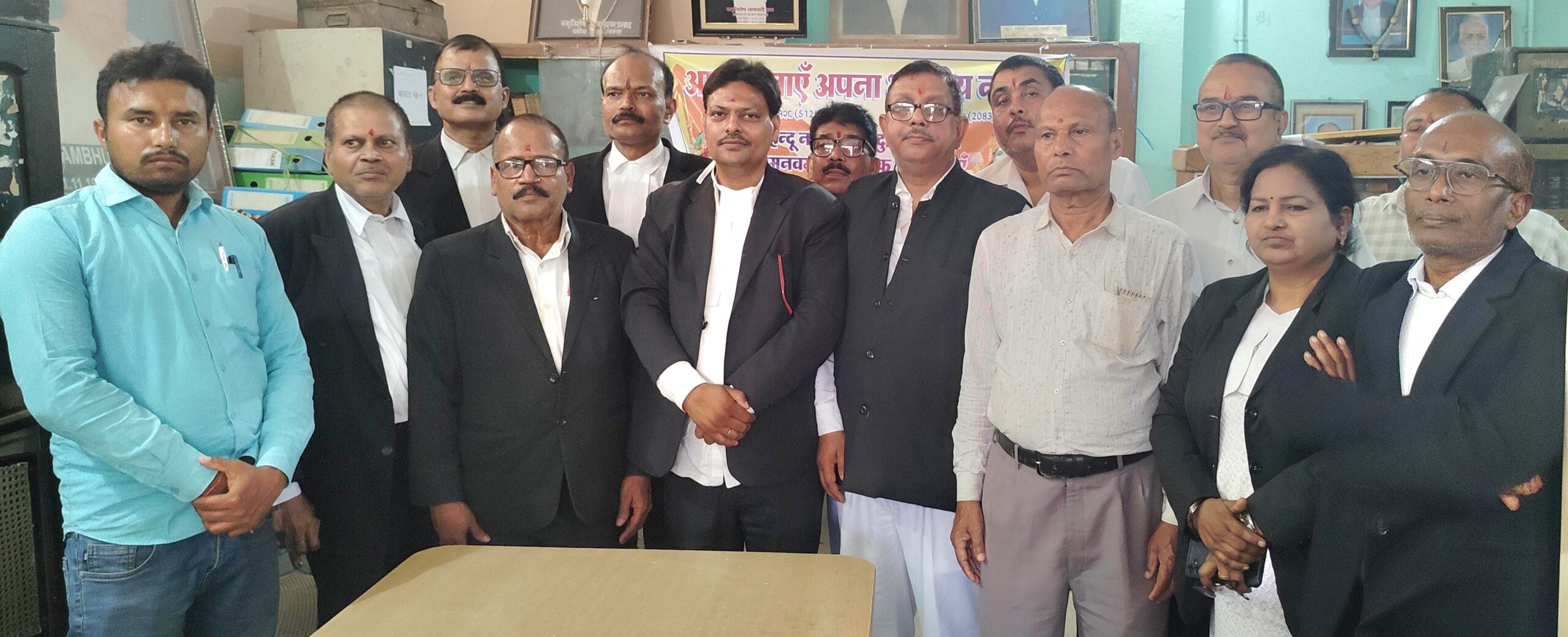 हाजीपुर में विक्रम संवत 2083 हिन्दू नववर्ष समारोह में अधिवक्ता भारत माता और स्वामी विवेकानंद को पुष्पांजलि देते हुए