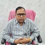 बेतिया पश्चिमी चंपारण में एलपीजी गैस सिलेंडर की आपूर्ति और डिलीवरी की समीक्षा करते अधिकारी