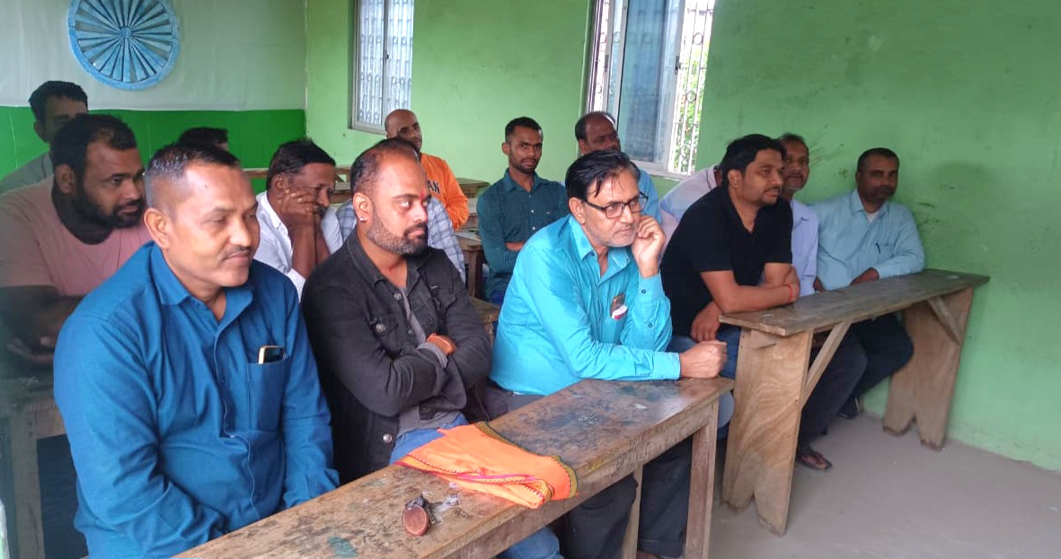राजापाकर में न्यूटन क्लासेस परिसर में भाजपा पदाधिकारियों की बैठक