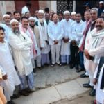 अम्बेडकरनगर में विधायक त्रिभुवन दत्त ईद-उल-फितर पर लोगों से मिलते हुए