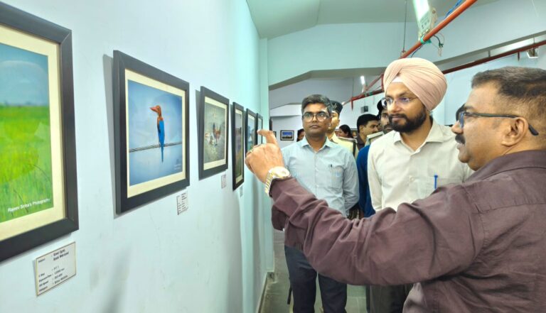 बेतिया में बिहार दिवस पर आयोजित छायाचित्र प्रदर्शनी