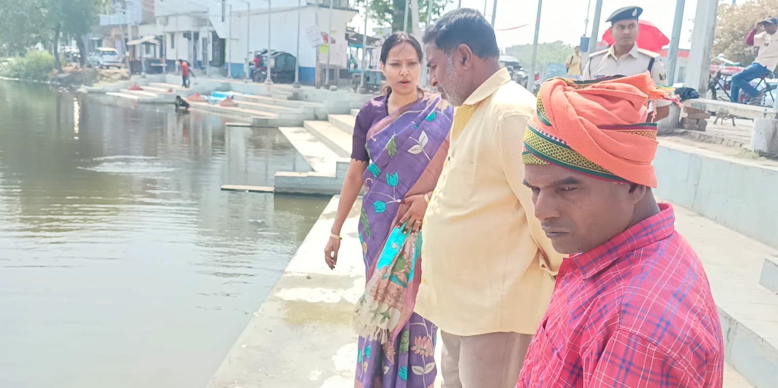 बेतिया में चैती छठ पूजा से पहले घाटों का निरीक्षण करतीं महापौर गरिमा देवी सिकारिया