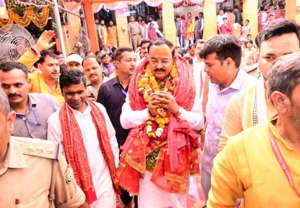 उप मुख्यमंत्री श्री केशव प्रसाद मौर्य विंध्यवासिनी धाम में माता के दर्शन करते हुए