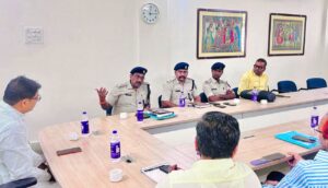 बेतिया में मोहम्मद फैजान अपहरण मामले पर अल्पसंख्यक आयोग की समीक्षा बैठक
