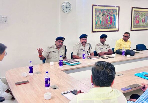 बेतिया में मोहम्मद फैजान अपहरण मामले पर अल्पसंख्यक आयोग की समीक्षा बैठक