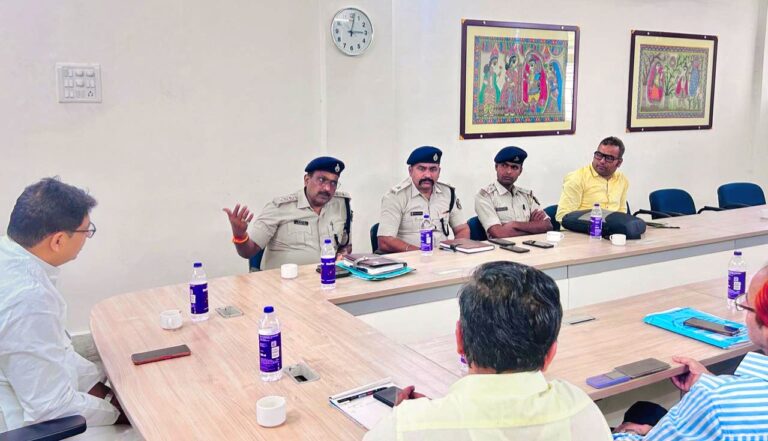 बेतिया में मोहम्मद फैजान अपहरण मामले पर अल्पसंख्यक आयोग की समीक्षा बैठक