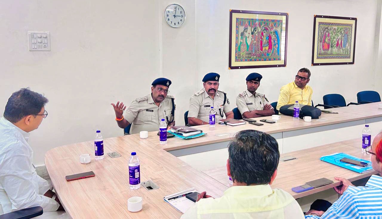 IMG 20260325 WA0009 बेतिया में मोहम्मद फैजान अपहरण मामले पर अल्पसंख्यक आयोग की समीक्षा बैठक
