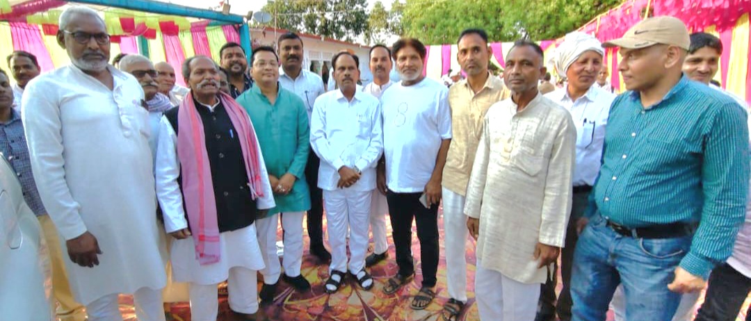 आलापुर क्षेत्र में विधायक त्रिभुवन दत्त द्वारा शोक संवेदना और श्रद्धांजलि कार्यक्रम