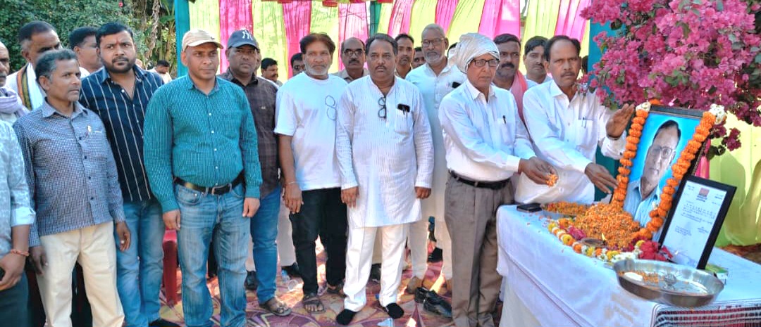 त्रिभुवन दत्त शोक संवेदना व्यक्त करते हुए