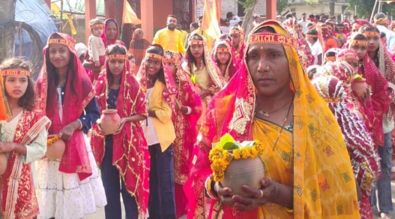 बसरा वैशाली में कलश यात्रा और अष्टयाम यज्ञ