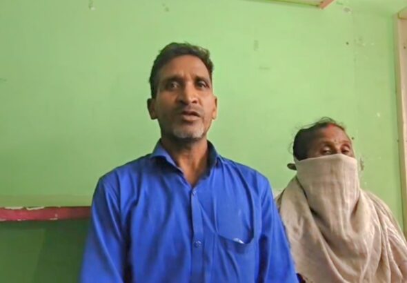 अम्बेडकरनगर में महिला पर हमले के बाद जांच करती पुलिस