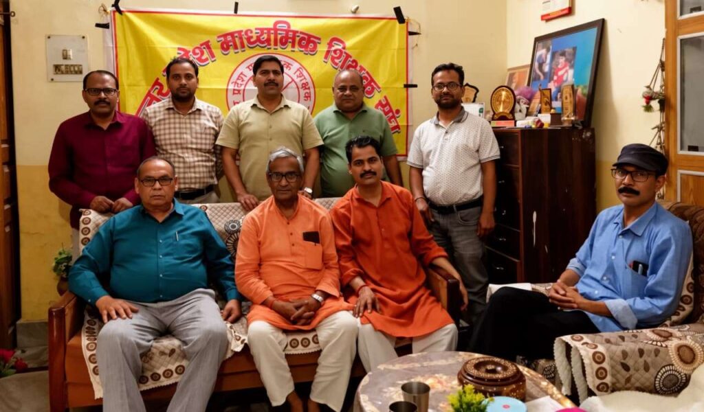 इटावा में शिक्षक संघ की बैठक में वेतन और पदोन्नति मुद्दों पर चर्चा