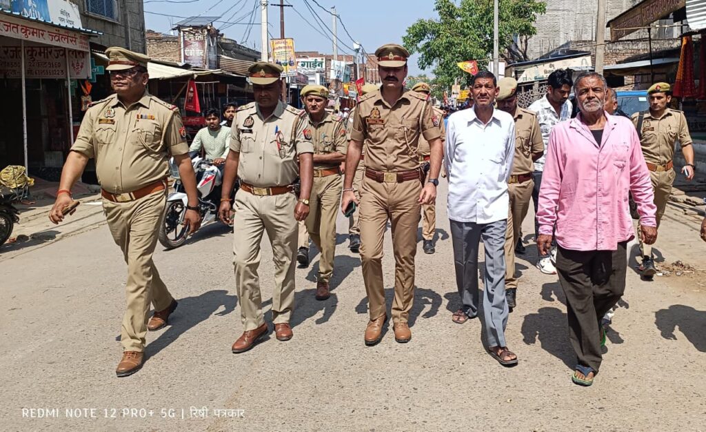 “इटावा में पुलिस चेकिंग के दौरान बिना नंबर प्लेट स्कूटी पर चालान और भाजपा नेत्री के साथ विवाद”