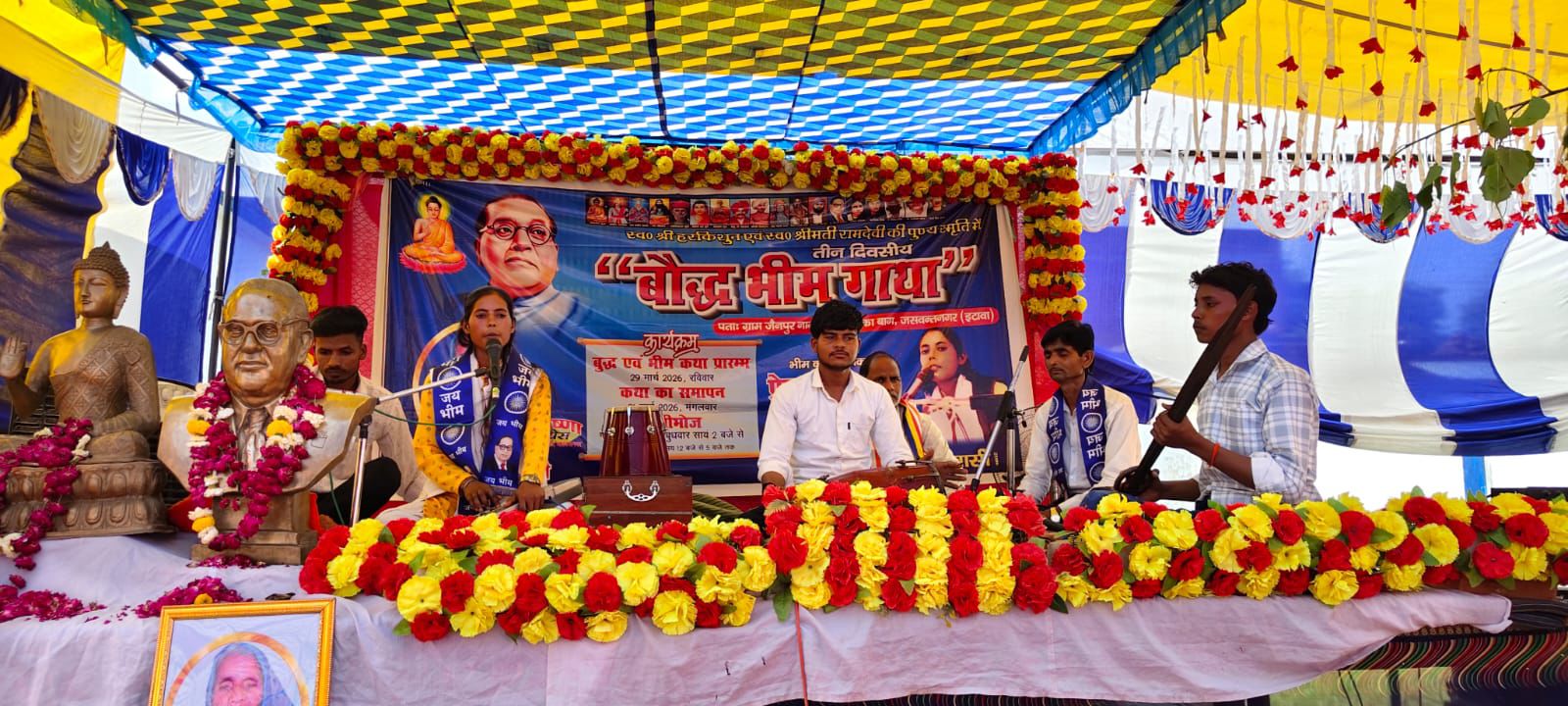 जैनपुर नागर में गौतम बुद्ध जन्म कथा सुनते श्रद्धालु