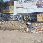 इटावा पचावली रोड पर कचरे के ढेर का दृश्य