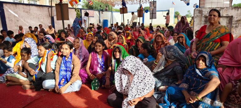 बौद्ध भीम गाथा कार्यक्रम जैनपुर नागर इटावा में प्रेमा अम्बेडकर द्वारा रामजी सकपाल के जीवन पर कथा का वर्णन