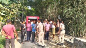 राजापाकर बाजार में आग से जली बांस की कोठी