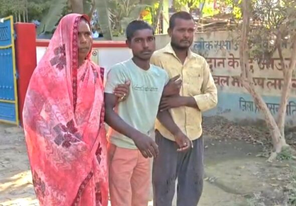 लौरिया थाना में नाबालिग बच्चे की पिटाई का आरोप